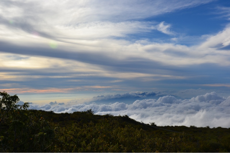 Auf der Fahrt zum Haleakala Krater - Sonnenuntergang mit Blick auf die Maui - Westmontains