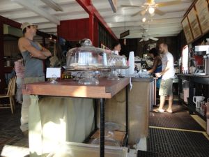 Der Tag startet mit Frühstück im Small Town Cafe